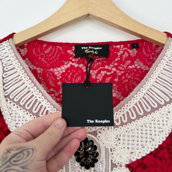 The Kooples Moonlight Red Floral Lace Vampire A Line Brooch Blouse UK M - Picture 5 of 12